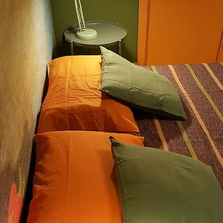 Mon 4*